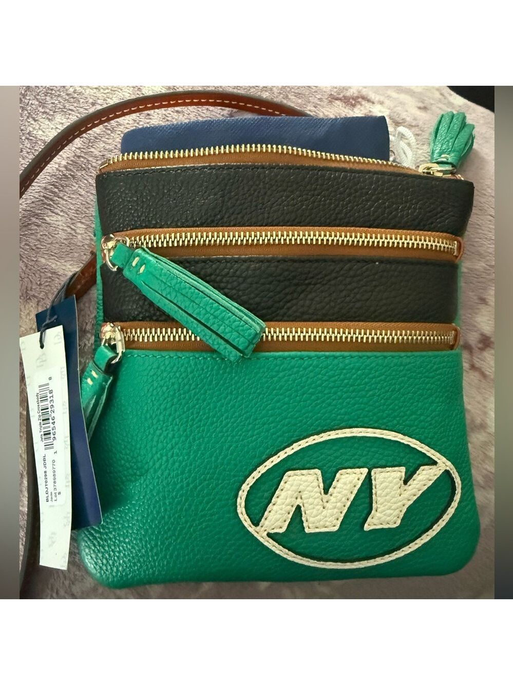 New York Jets Dooney & Bourke 3 Zip Pebbled Leather Crossbody Bag Jade $178 NWT - Picture 5 of 8